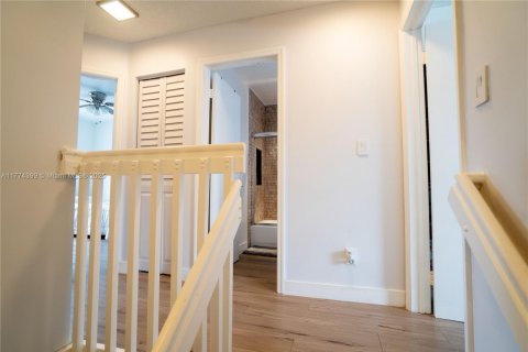 Touwnhouse à vendre à Miami, Floride: 3 chambres, 117.99 m2 № 1865163 - photo 12