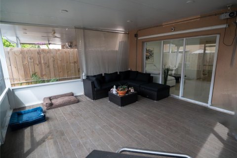 Touwnhouse à vendre à Miami, Floride: 3 chambres, 117.99 m2 № 1865163 - photo 9