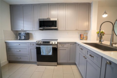 Touwnhouse à vendre à Miami, Floride: 3 chambres, 117.99 m2 № 1865163 - photo 5