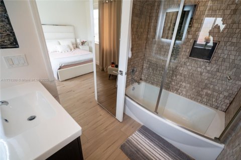 Touwnhouse à vendre à Miami, Floride: 3 chambres, 117.99 m2 № 1865163 - photo 19