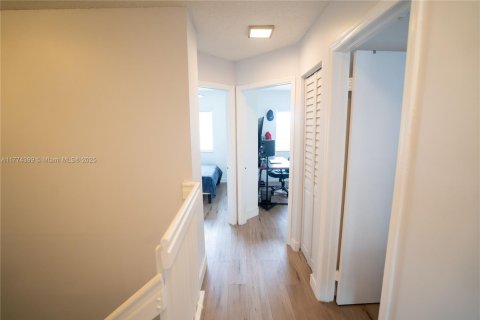 Touwnhouse à vendre à Miami, Floride: 3 chambres, 117.99 m2 № 1865163 - photo 13
