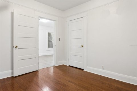 House in Tampa, Florida 3 bedrooms, 86.96 sq.m. № 2217234 - photo 13