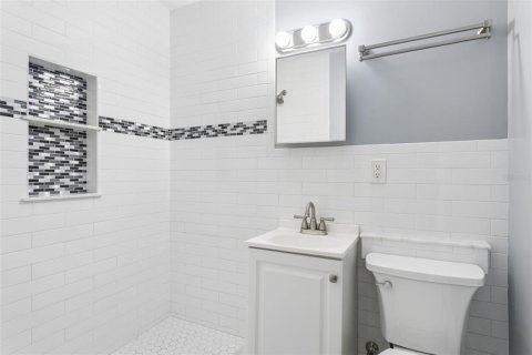 House in Tampa, Florida 3 bedrooms, 86.96 sq.m. № 2217234 - photo 20