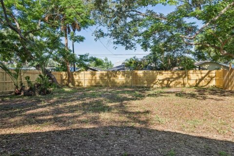 House in Tampa, Florida 3 bedrooms, 86.96 sq.m. № 2217234 - photo 24