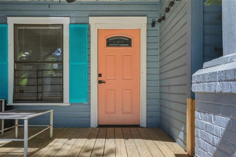 House in Tampa, Florida 3 bedrooms, 86.96 sq.m. № 2217234 - photo 4