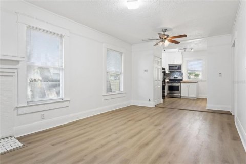 House in Tampa, Florida 3 bedrooms, 86.96 sq.m. № 2217234 - photo 8