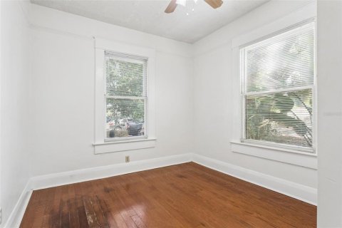 House in Tampa, Florida 3 bedrooms, 86.96 sq.m. № 2217234 - photo 15