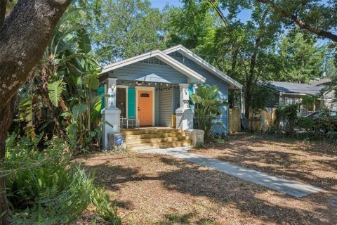 House in Tampa, Florida 3 bedrooms, 86.96 sq.m. № 2217234