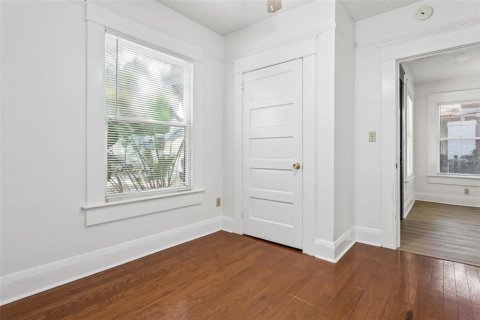 House in Tampa, Florida 3 bedrooms, 86.96 sq.m. № 2217234 - photo 16