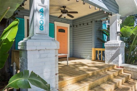 House in Tampa, Florida 3 bedrooms, 86.96 sq.m. № 2217234 - photo 3
