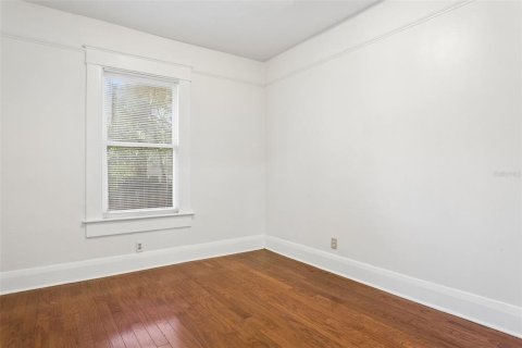 House in Tampa, Florida 3 bedrooms, 86.96 sq.m. № 2217234 - photo 12