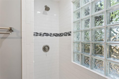House in Tampa, Florida 3 bedrooms, 86.96 sq.m. № 2217234 - photo 19