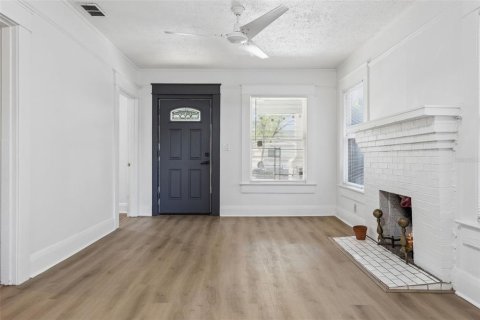 House in Tampa, Florida 3 bedrooms, 86.96 sq.m. № 2217234 - photo 5