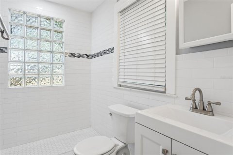 House in Tampa, Florida 3 bedrooms, 86.96 sq.m. № 2217234 - photo 14
