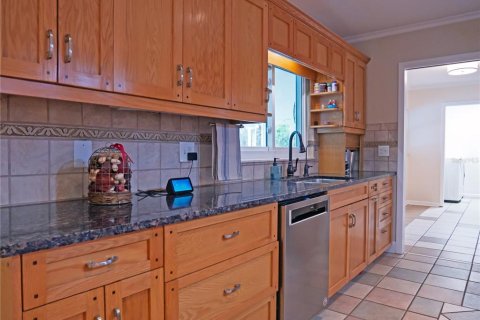 Casa en venta en Brandon, Florida, 4 dormitorios, 202.25 m2 № 2384131 - foto 11