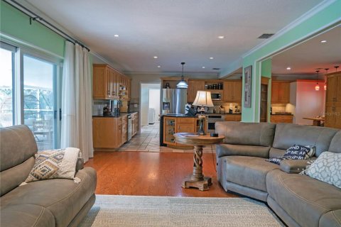 Casa en venta en Brandon, Florida, 4 dormitorios, 202.25 m2 № 2384131 - foto 5