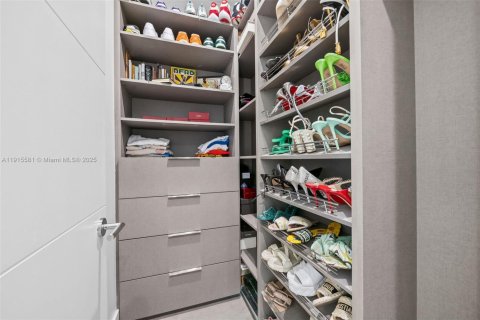 Casa en venta en Fort Lauderdale, Florida, 4 dormitorios, 267.47 m2 № 2016186 - foto 25