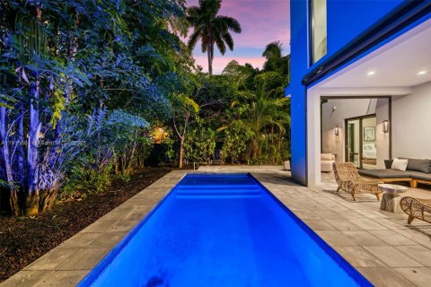 Casa en venta en Fort Lauderdale, Florida, 4 dormitorios, 267.47 m2 № 2016186 - foto 4