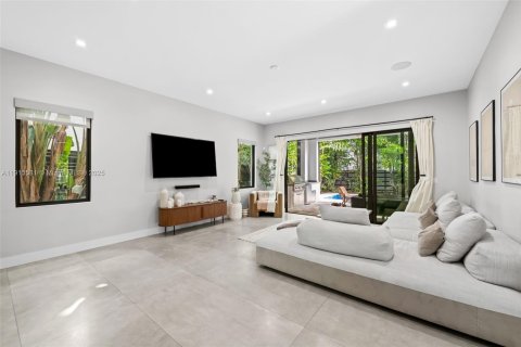 Casa en venta en Fort Lauderdale, Florida, 4 dormitorios, 267.47 m2 № 2016186 - foto 19