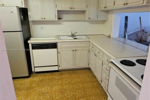 Condo in Hallandale Beach, Florida, 2 bedrooms  № 1892638 - photo 2