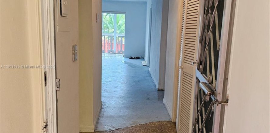 Condo in Hallandale Beach, Florida, 2 bedrooms  № 1892638