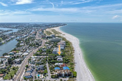 Casa en alquiler en Treasure Island, Florida, 3 dormitorios, 168.8 m2 № 1535055 - foto 1