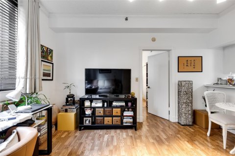 Condominio en venta en Miami, Florida, 1 dormitorio, 55.74 m2 № 1960998 - foto 11