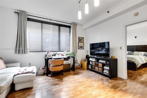 Condominio en venta en Miami, Florida, 1 dormitorio, 55.74 m2 № 1960998 - foto 1