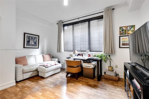 Condominio en venta en Miami, Florida, 1 dormitorio, 55.74 m2 № 1960998 - foto 10