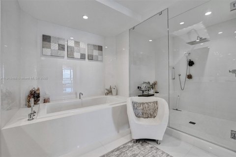 Купить кондоминиум в Форт-Лодердейл, Флорида 3 спальни, 246.93м2, № 1966868 - фото 22