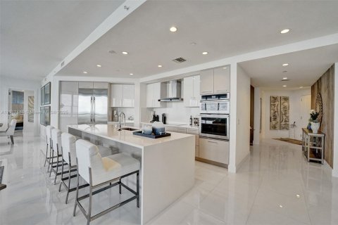 Купить кондоминиум в Форт-Лодердейл, Флорида 3 спальни, 246.93м2, № 1966868 - фото 9