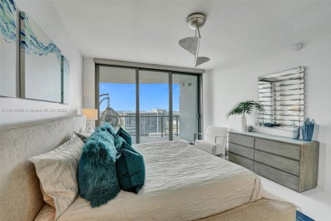 Купить кондоминиум в Форт-Лодердейл, Флорида 3 спальни, 246.93м2, № 1966868 - фото 25