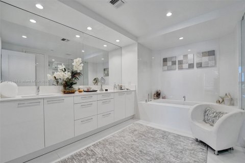 Купить кондоминиум в Форт-Лодердейл, Флорида 3 спальни, 246.93м2, № 1966868 - фото 21