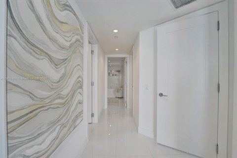 Купить кондоминиум в Форт-Лодердейл, Флорида 3 спальни, 246.93м2, № 1966868 - фото 20