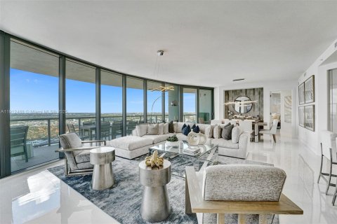 Купить кондоминиум в Форт-Лодердейл, Флорида 3 спальни, 246.93м2, № 1966868 - фото 1