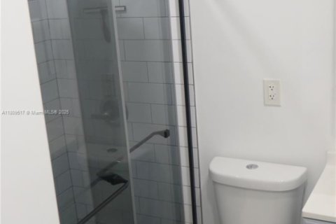 House in Miami, Florida 3 bedrooms, 125.79 sq.m. № 1749951 - photo 12