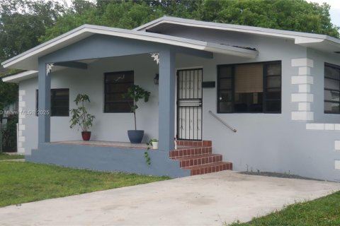 House in Miami, Florida 3 bedrooms, 125.79 sq.m. № 1749951 - photo 30
