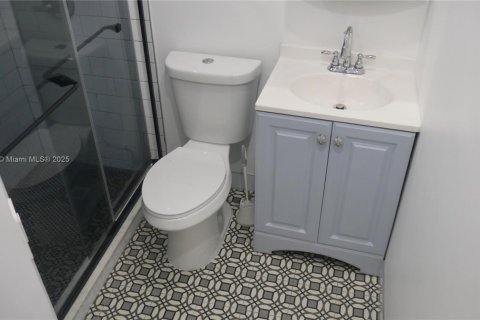House in Miami, Florida 3 bedrooms, 125.79 sq.m. № 1749951 - photo 11