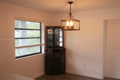 House in Miami, Florida 3 bedrooms, 125.79 sq.m. № 1749951 - photo 6