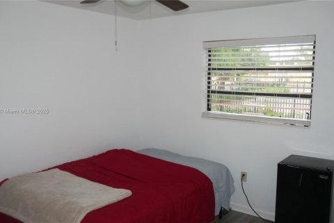 House in Miami, Florida 3 bedrooms, 125.79 sq.m. № 1749951 - photo 22