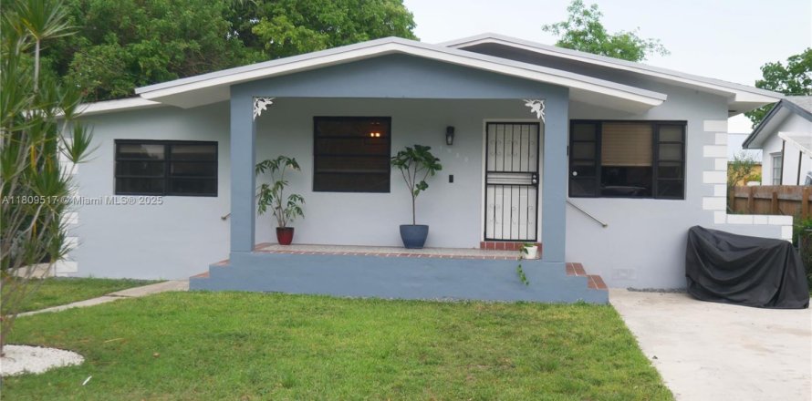 House in Miami, Florida 3 bedrooms, 125.79 sq.m. № 1749951