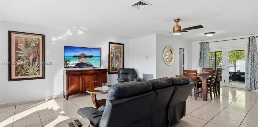 Villa ou maison à Miami, Floride 3 chambres, 134.71 m2 № 1975867