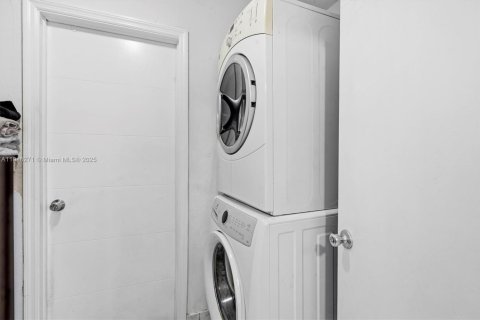 Villa ou maison à vendre à Miami, Floride: 3 chambres, 134.71 m2 № 1975867 - photo 24