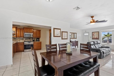 Villa ou maison à vendre à Miami, Floride: 3 chambres, 134.71 m2 № 1975867 - photo 12