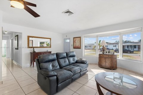 Villa ou maison à vendre à Miami, Floride: 3 chambres, 134.71 m2 № 1975867 - photo 6