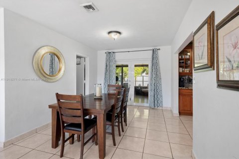 Villa ou maison à vendre à Miami, Floride: 3 chambres, 134.71 m2 № 1975867 - photo 4