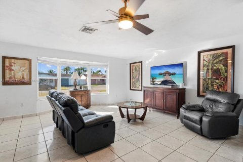 Villa ou maison à vendre à Miami, Floride: 3 chambres, 134.71 m2 № 1975867 - photo 2