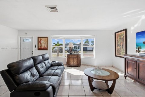 Villa ou maison à vendre à Miami, Floride: 3 chambres, 134.71 m2 № 1975867 - photo 3