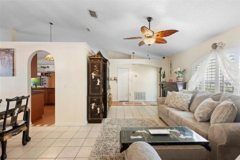 Casa en venta en Deltona, Florida, 3 dormitorios, 165.37 m2 № 1856676 - foto 7