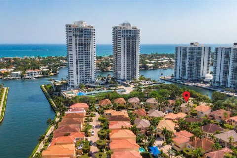 Купить виллу или дом в Авентура, Флорида 5 спален, 264.03м2, № 1934664 - фото 2